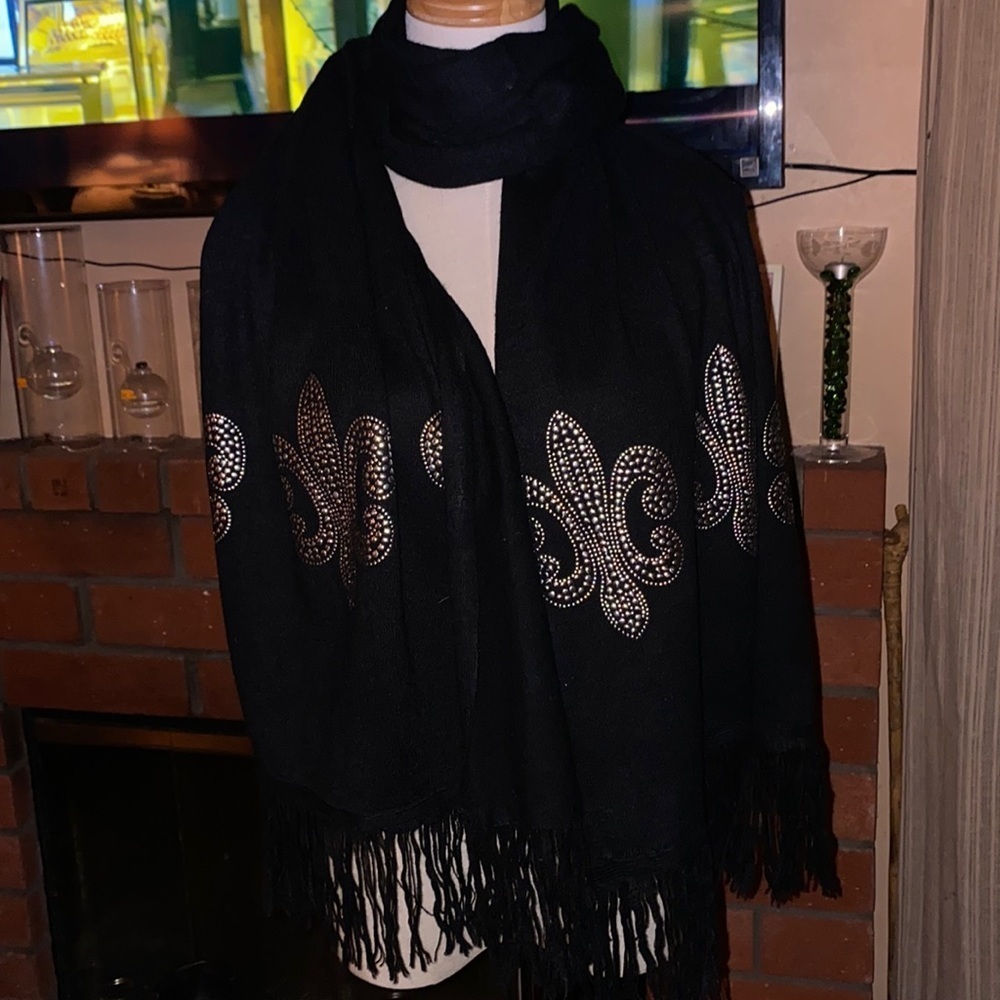 BX43 Black with silver design scarf